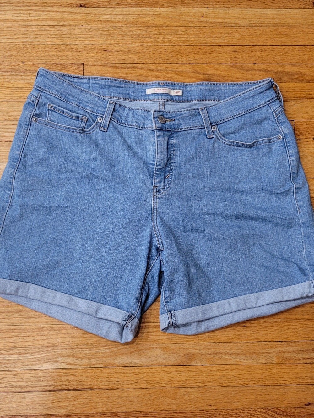 Levi's Mid Length Cuffed Denim Shorts Light Wash Size 16W